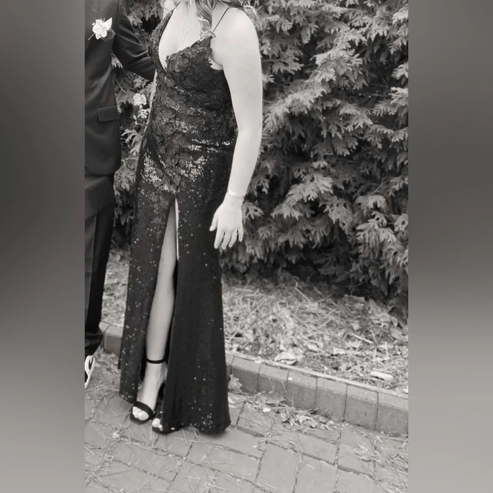 Black prom dress - Picture 3 of 5